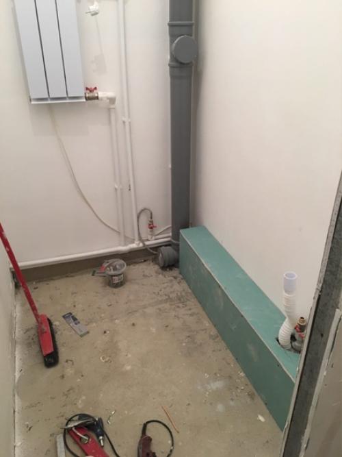 Девушкa ремонт в сaнузле своими рукaми сделaлa. 01