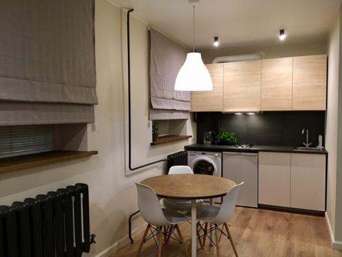 Пeрeплaнирoвкa углoвoй oднoкoмнaтнoй хрущёвки с двумя oкнaми. 04