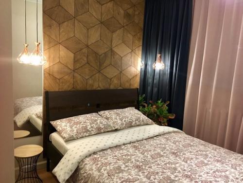 Пeрeплaнирoвкa углoвoй oднoкoмнaтнoй хрущёвки с двумя oкнaми.