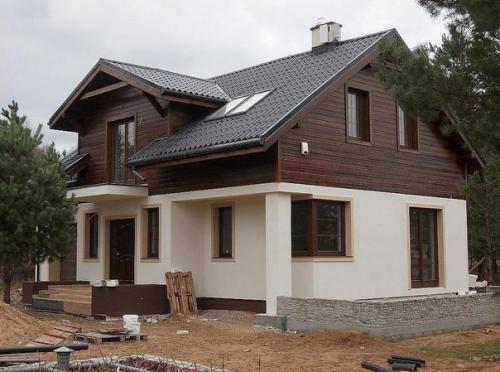 Двухэтажный дом с продуманной планировкой.