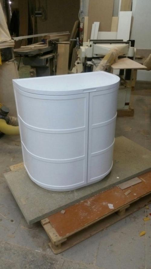 Сделал своими руками шкаф - гримёрку для хранения косметики.