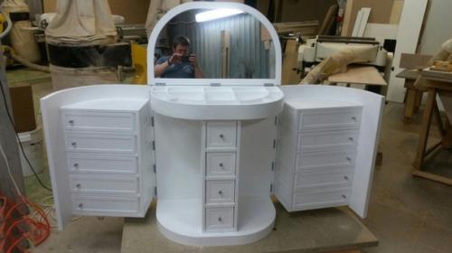 Сделал своими руками шкаф - гримёрку для хранения косметики. 02