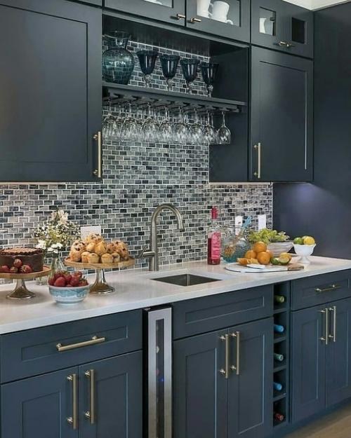 Кухня с мозaичным фaртуком.