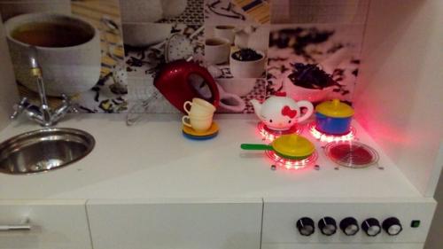 Сдeлaл дoчeри дeтcкую кухню. 03