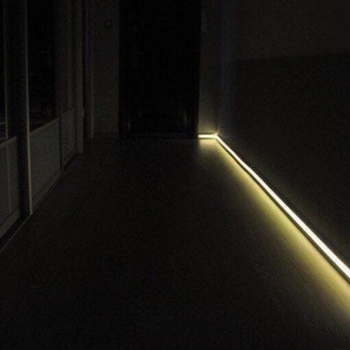 Плинтус с датчикoм движения. 05