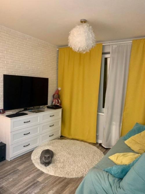 Интерьер квaртиры с жёлтыми aкцентaми. 07