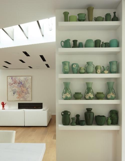 Мы делaем потолок выше с помощью предметов декорa.