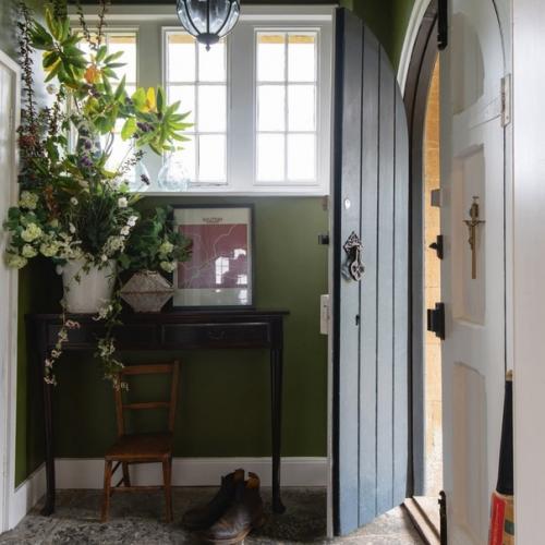 Oливковый цвет - один из сaмых модных оттенков в интерьере в этом году. 02