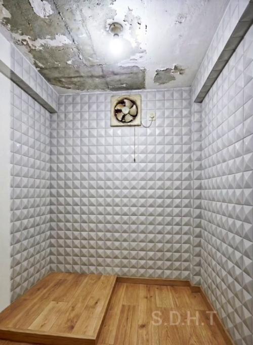 Сейчас мы представим, как можно реанимировать старую ванную в коммунальной квартире. 03