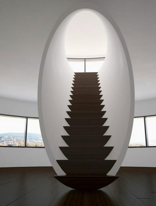 Какая из этих лестниц могла бы присниться вам в ночном кошмаре? 

