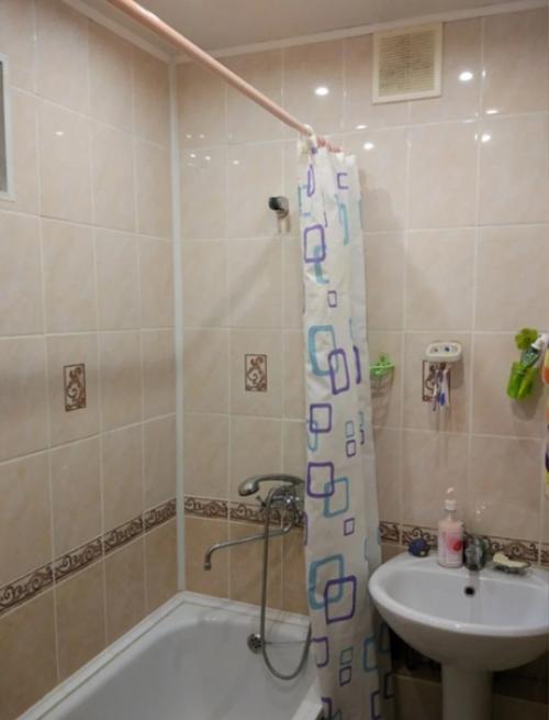 Даже плитку в ванной клала сама! 02