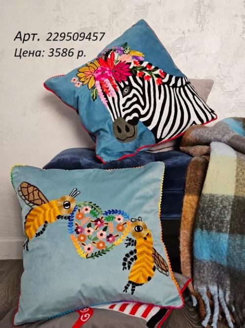 Подушка декоративная с вышивкой ручной работы с WB. 01