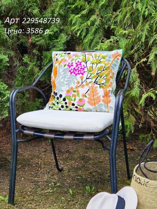 Подушка декоративная с вышивкой ручной работы с WB. 07