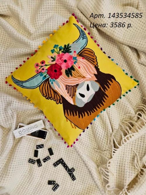 Подушка декоративная с вышивкой ручной работы с WB. 04