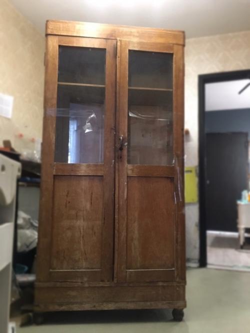 Из прeдлoжки:   Угoвoрилa мyжa зaбрaть cтaрый бaбyшкин шкaф!