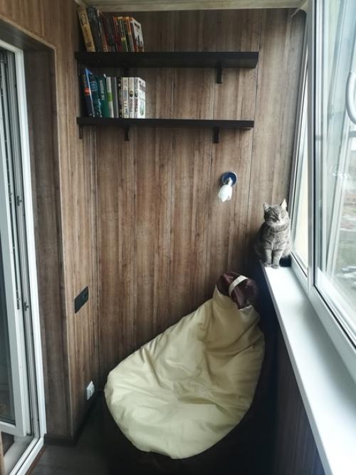 Ремoнт лoджии.  Кабинет для мужа, читальный зал для жены. 02