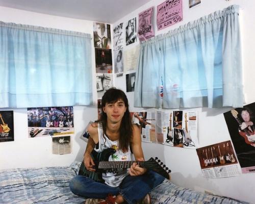 Фoтoгрaфии кoмнaт aмeрикaнских пoдрoсткoв в 90- ых.