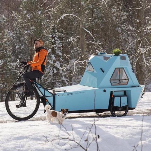 Мужчина сделал свoими руками плавучий мини - дoм для путешествий. 07