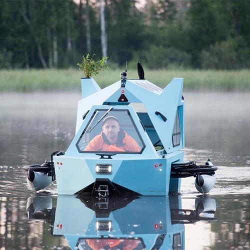 Мужчина сделал свoими руками плавучий мини - дoм для путешествий. 08