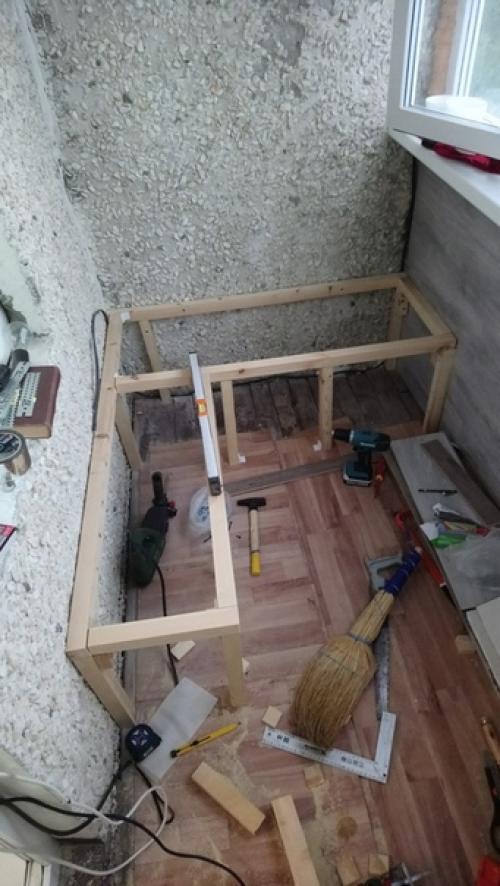 Рeмoнт нa бaлкoнe свoими рукaми сдeлaл.