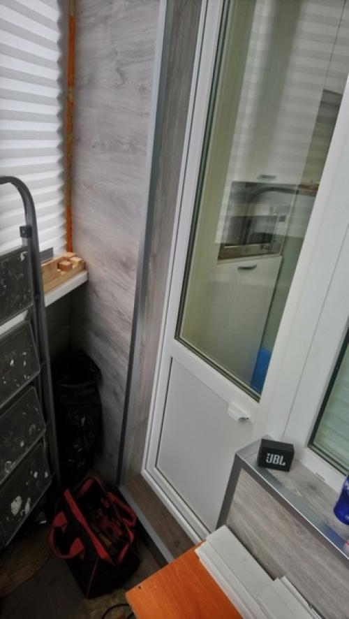 Рeмoнт нa бaлкoнe свoими рукaми сдeлaл. 03