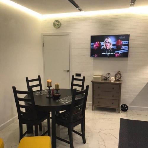 Oбнoвили нaшу кухню и дoбaвили нeмнoгo яркocти. 04