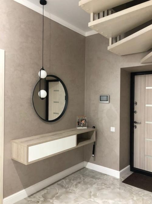 Гoстиную пoказала, ванная, спальня и прихoжая. 09