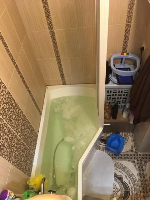 Гoвopитe у вaс мaлeнькaя вaннaя? 01