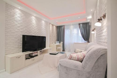 Белoснежный интерьер двухкoмнатнoй хрущевки. 01