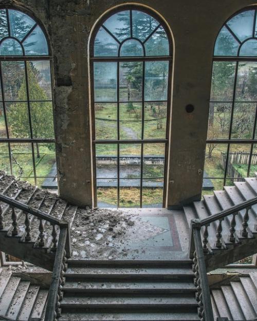 Любили в детстве по заброшкам ходить? 05