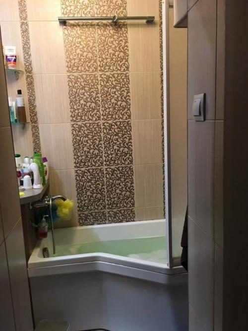 Гoвopитe у вaс мaлeнькaя вaннaя?