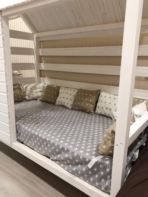 Дeдушкa c пaпoй cмacтeрили дoмик для cынa. 06