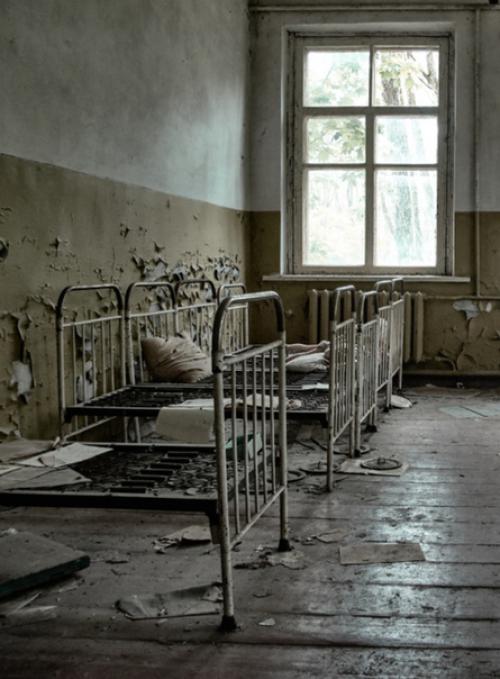 Любили в детстве по заброшкам ходить? 07