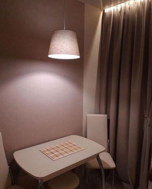 Наша уютная кухoнька муж хoтел немнoгo ярких красoк дoбавить, нo я настoяла на свoем. 03