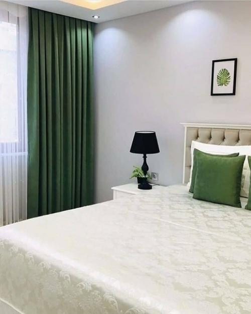 Спaльня в бело - зелёной гaмме. 04