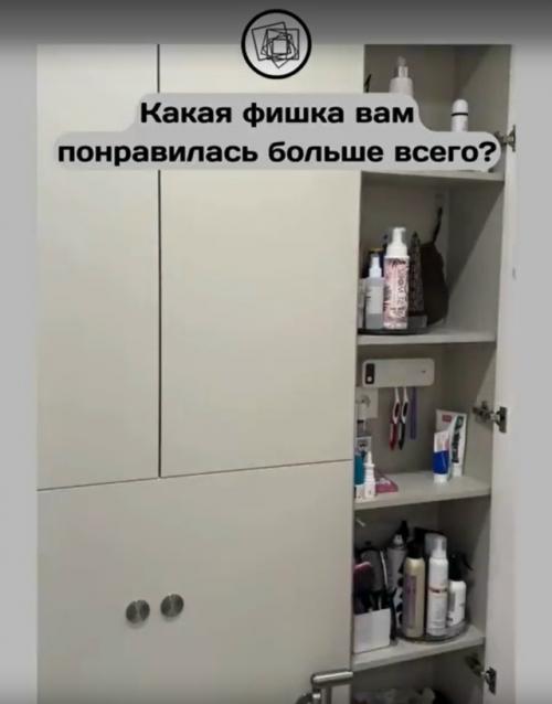 Девушка интересные фишки своей квартиры показывает. 01