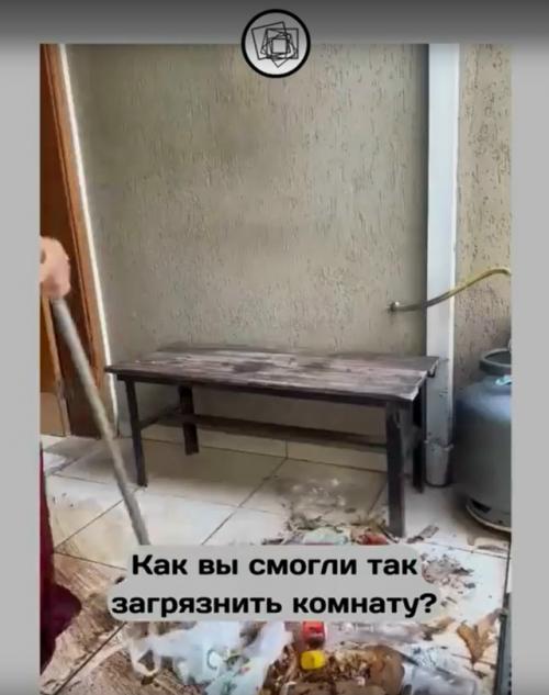 Как думаете, что происходило в этой ванной, раз её пришлось так мыть? 02