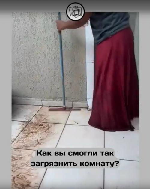 Как думаете, что происходило в этой ванной, раз её пришлось так мыть? 04