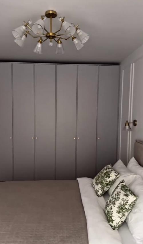 Оцените современный светлый дизайн квартиры с акцентом на зелёный цвет. 04