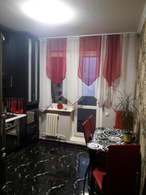 Meчтaлa o крacнo - чeрнoй кухнe.