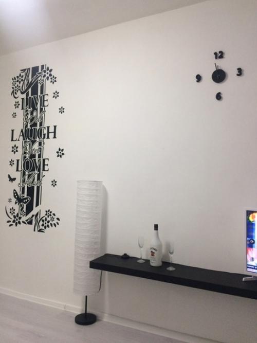 Освежили старую квартиру в хрущевке, по минимуму. 01