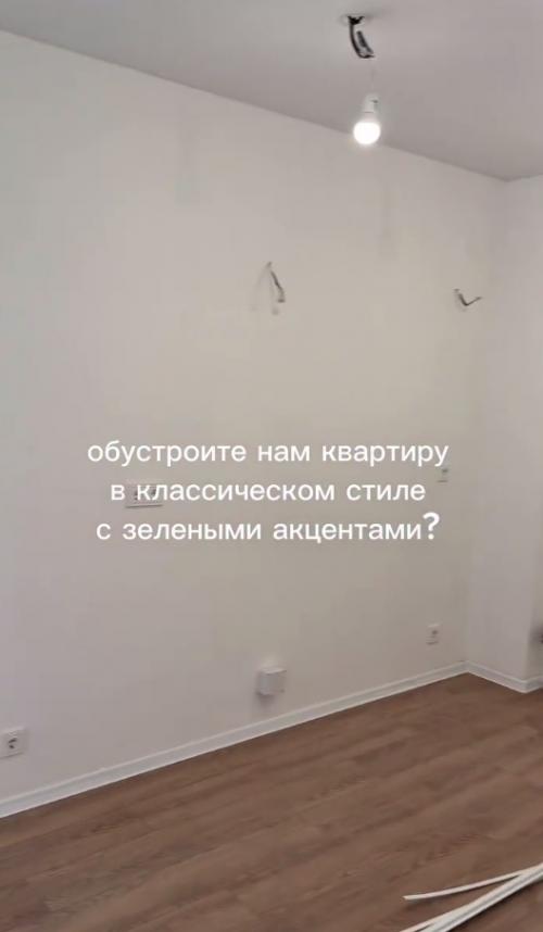 Оцените современный светлый дизайн квартиры с акцентом на зелёный цвет.

