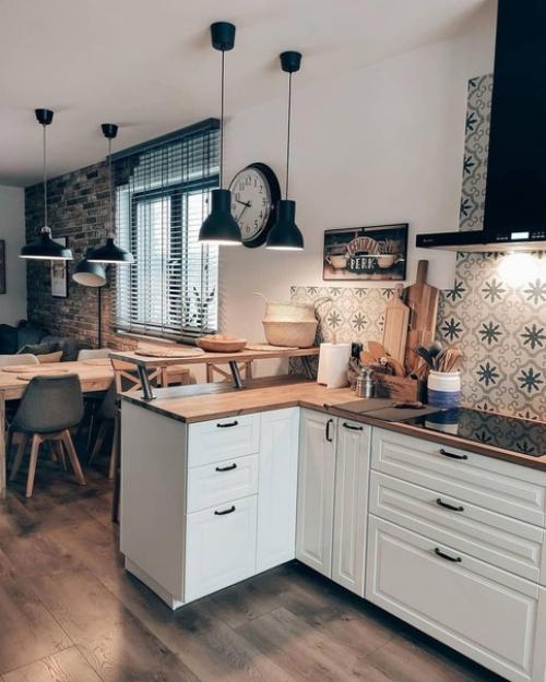 Всё вроде ничего, но этот горшок в форме головы. 04