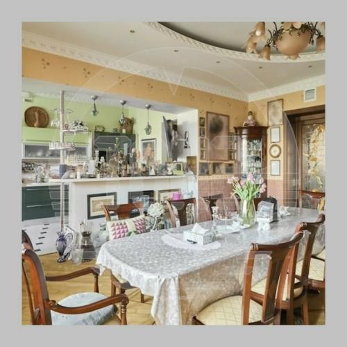 Полина Лурье готовится к ремонту в квартире долиной и называет решение суда победой. 04