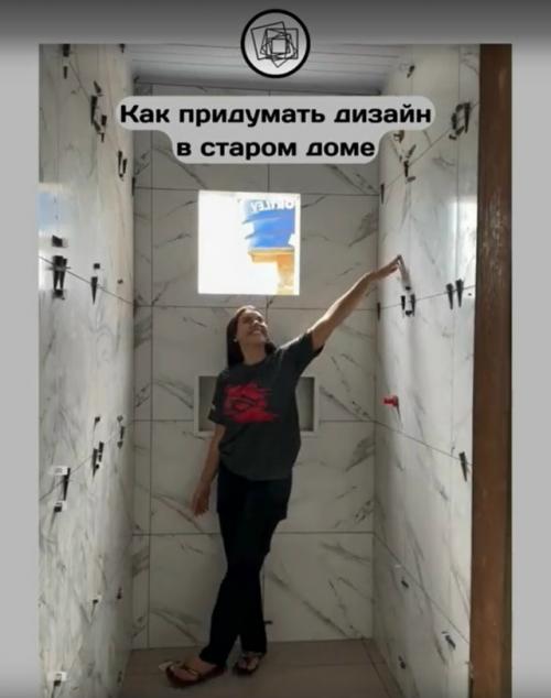 Девушка взялась за перестройку действительно старой развалюхи, а вы в своей квартире боитесь ремонт начинать. 02