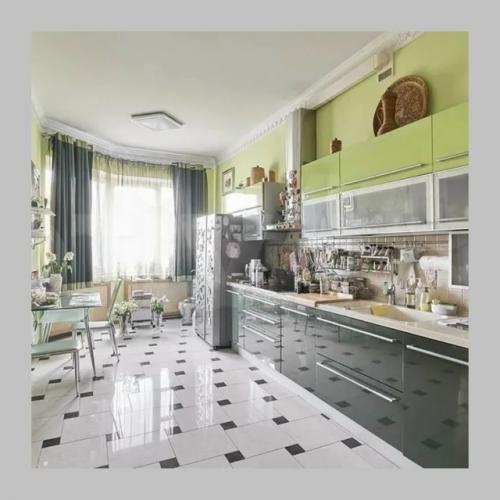 Полина Лурье готовится к ремонту в квартире долиной и называет решение суда победой. 02