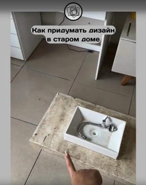 Девушка взялась за перестройку действительно старой развалюхи, а вы в своей квартире боитесь ремонт начинать. 03