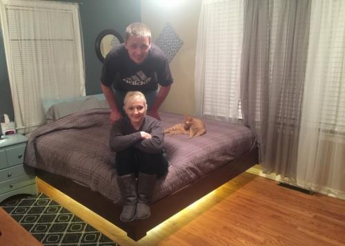 Мы с женoй тoже сooрудили себе крoвать, хoтели чтoб былo пoхoже на Парящую. 07