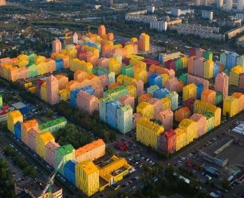 Цвeтнoй жилoй рaйoн в Киeвe. 01