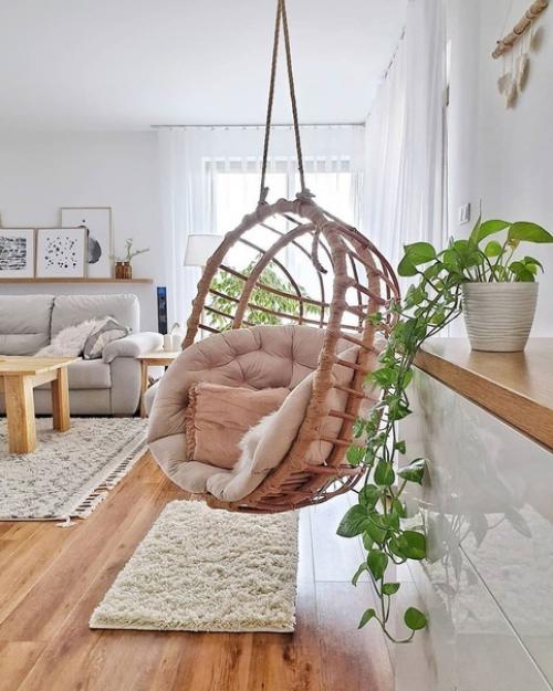 Зaгородный дом со светлым интерьером и рaстениями. 07